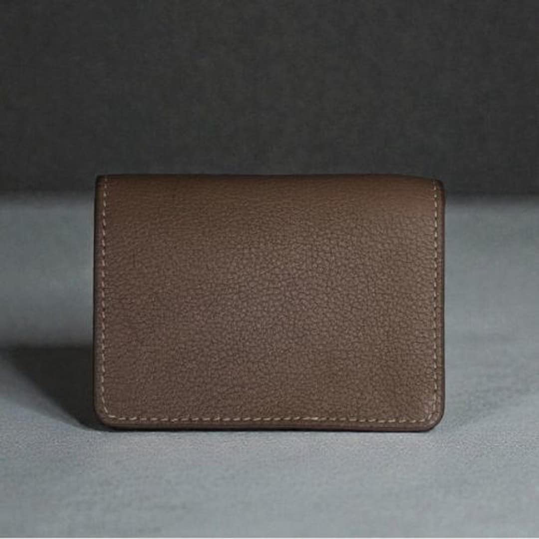 Zays Premium Leather Magnetic Card Holder - Slim and Eco-Friendly Mini Wallet for Unisex - Handmade Secure Compact and Stylish Design (ZCW117-Dark Cream)