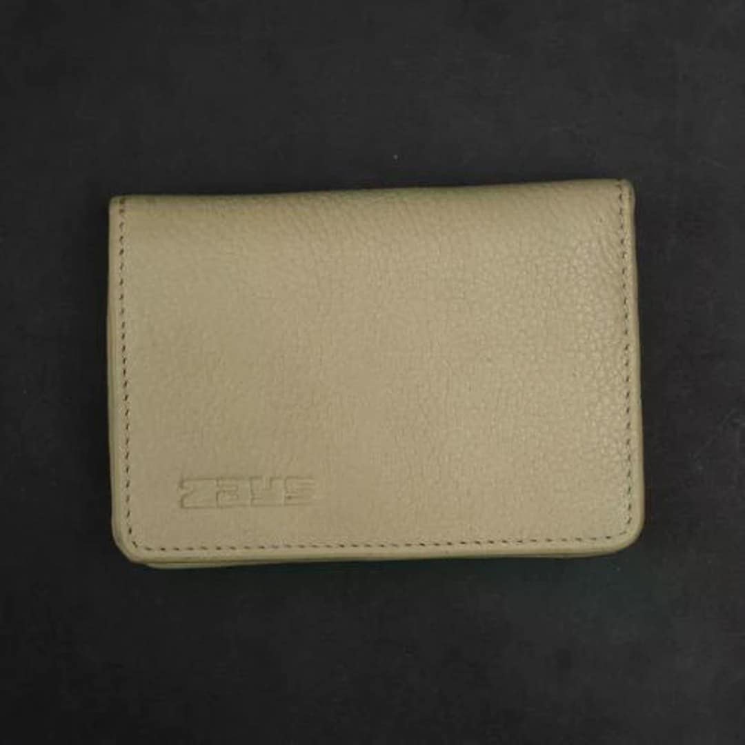 Zays Premium Leather Magnetic Card Holder - Slim and Eco-Friendly Mini Wallet for Unisex - Handmade Secure Compact and Stylish Design (ZCW114-Light Cream)