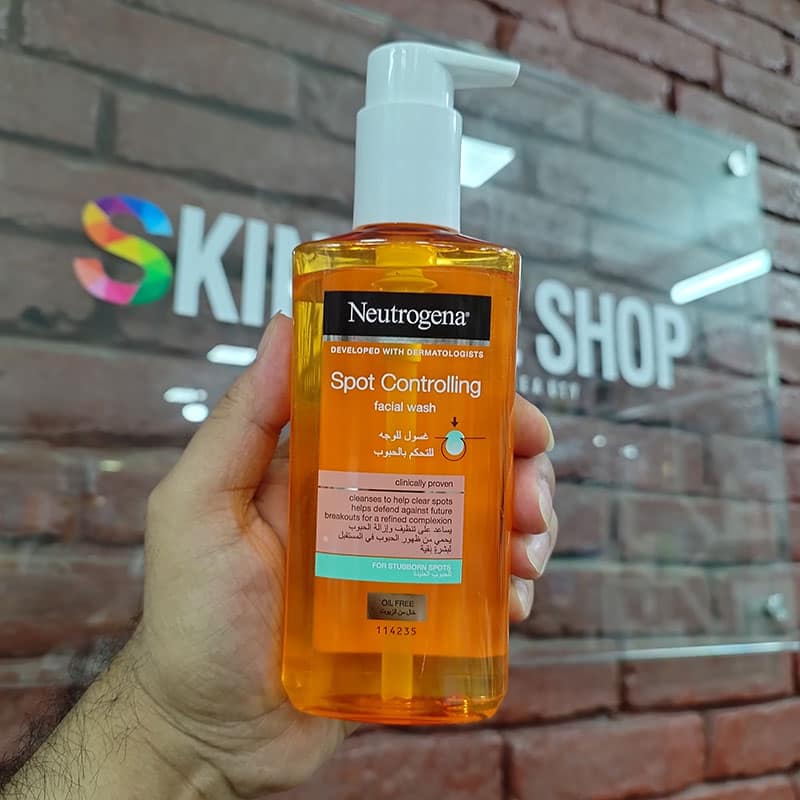 Neutrogena Spot Controlling Facial Wash - (200ml)