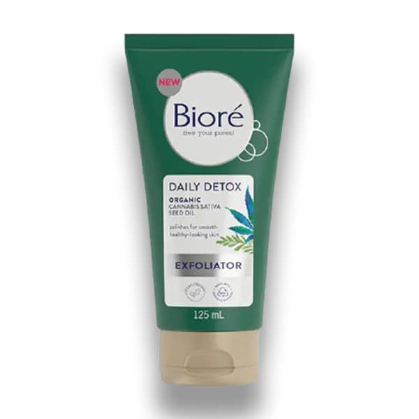 Biore Daily Detox Exfoliator Face Scrub (125ml)