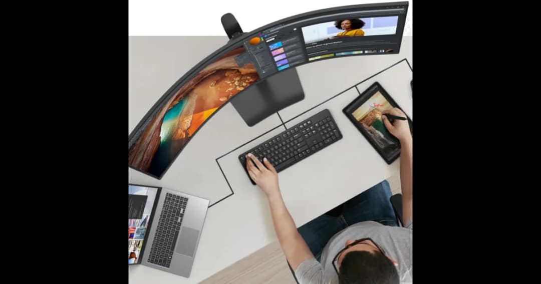 Samsung ViewFinity S9 S95UC 49" 120Hz Dual 2K QHD Curved Gaming Monitor